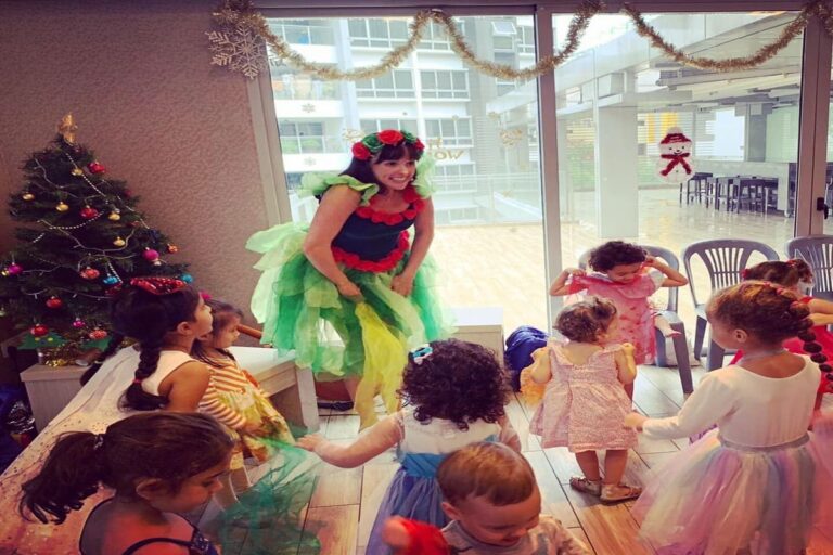 christmas party entertainers (2) (1)