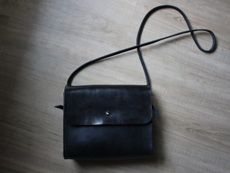Advantages Of Crossbody Wallet