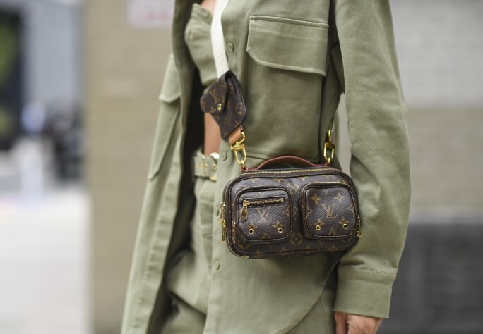Advantages Of Crossbody Wallet